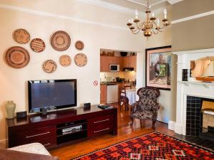  One-Bedroom Apartment with Garden View room in 5 Camp Street Guesthouse & Self-catering