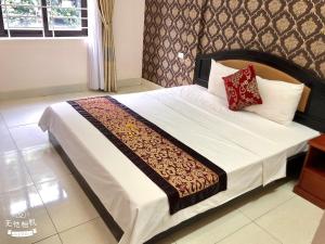 Phòng Giường Đôi Lớn Loại Sang (Deluxe Queen Room)