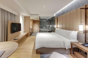 Phòng Ở Góc có Giường Lớn và Ban Công (King Corner Room with Balcony)