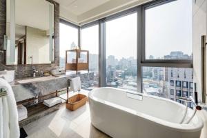 Suite Ở Góc 1 Phòng Ngủ có Hai Giường (Twin One Bedroom Corner Suite)