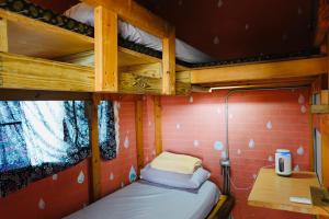Phòng 2 Giường Đơn Có Phòng Tắm Chung (Twin Room with Shared Bathroom)