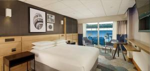 King Guest Room with Pitch View room in DoubleTree by Hilton at the Ricoh Arena - Coventry