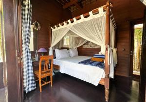 Phòng Đơn với Phòng tắm Riêng Bên Ngoài (Single Room with Private External Bathroom)