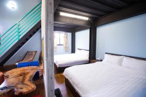 Phòng Gia đình nhìn ra Núi (Family Room with Mountain View)
