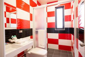 Phòng Bốn Người Có Phòng Tắm Riêng (Quadruple Room with Private Bathroom)