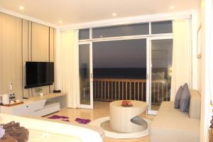 Suite Junior Nhìn Ra Biển (Junior Suite with Ocean View)