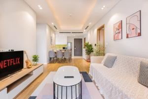 Căn Hộ 3 Phòng Ngủ (Three-Bedroom Apartment)