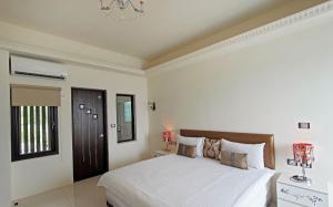 Phòng Tiêu Chuẩn Giường Đôi Lớn (Standard Queen Room)