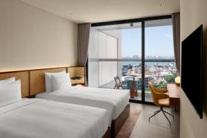 Phòng Superior 2 Giường Đơn Nhìn Ra Hồ Nước (Superior Twin Room with Lake View)