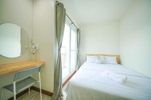 Phòng Deluxe Giường Đôi Có Ban Công (Deluxe Double Room with Balcony)