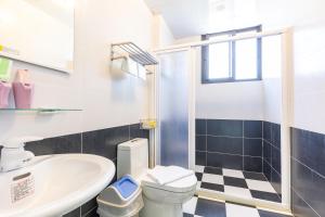 Phòng Bốn Người Có Phòng Tắm Riêng (Quadruple Room with Private Bathroom)