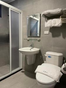 Phòng Deluxe Giường Đôi Có Ban Công (Deluxe Double Room with Balcony)