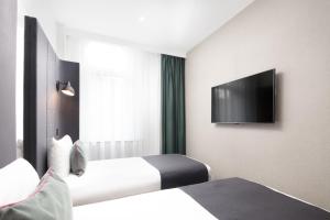Twin Room room in Point A Hotel London Kings Cross - St. Pancras