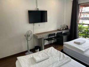 Twin room with City View - Second floor