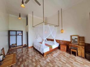 Phòng Giường Đôi Nhìn Ra Núi (Double Room with Mountain View)