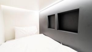 Giường Trong Phòng Ngủ Tập Thể Nữ 6 Giường (Bed in 6-Bed Female Dormitory Room)