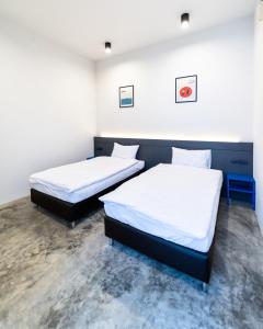 Phòng 2 giường đơn có phòng tắm dùng chung (Twin Room with Shared Bathroom)
