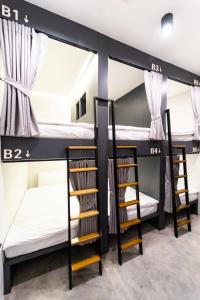 Giường Trong Phòng Ngủ Tập Thể Nữ 6 Giường (Bed in 6-Bed Female Dormitory Room)