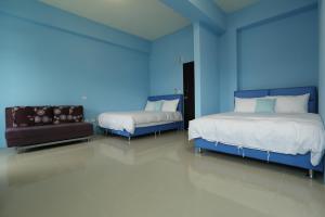 Nhà 4 Phòng Ngủ (Four-Bedroom House)