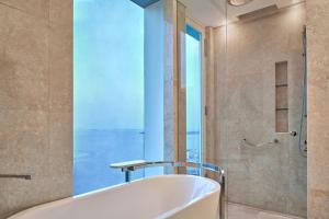 Grand Premier, King Bed, Large Room