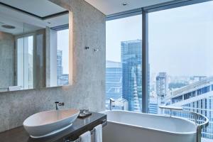 Westin Club, High Floor, Twin Bed, Club Lounge Access