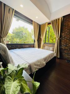 Phòng Giường Đôi Lớn Hướng Vườn (Queen Room with Garden View)