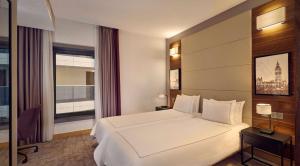 Superior Twin Room room in Park Plaza County Hall London