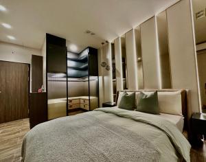 Phòng Deluxe Giường Đôi Có Ban Công (Deluxe Double Room with Balcony)
