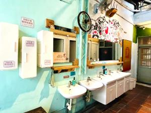 Phòng 4 Người Có Phòng Tắm Chung (Quadruple Room with Shared Bathroom)