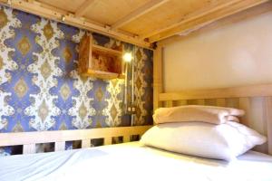 Giường Tầng Trong Phòng Ngủ Tập Thể Cho Nam Và Nữ (Bunk Bed in Mixed Dormitory Room)