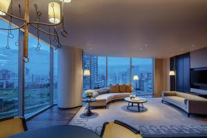 King One Bedroom Astoria Suite