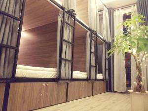 Giường Trong Phòng Ngủ Tập Thể 8 Giường (Bed in 8-Bed Dormitory Room)