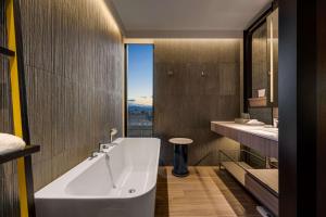 Phòng Deluxe có giường King (King Deluxe Room)