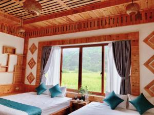 Phòng Gia Đình Nhìn Ra Hồ (Family Room with Lake View)