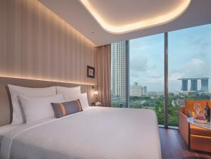 Phòng Deluxe Có Giường Cỡ King Nhìn Ra Vịnh (Deluxe King Room with Bay View)