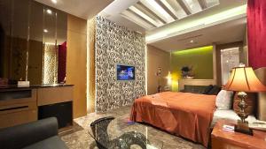 Standard King Room (Check-in after 23:00)