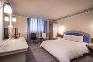 Phòng Standard giường đôi (Standard Double Room)