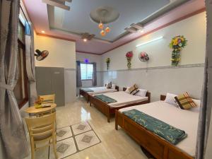 Phòng Ngủ Tập Thể Cho Cả Nam Và Nữ (Mixed Dormitory Room)