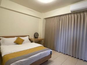Phòng Deluxe Giường Đôi Có Ban Công (Deluxe Double Room with Balcony)