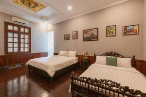 Phòng Gia đình Nhìn ra Vườn (Family Room with Garden View)