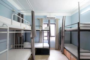 Giường Trong Phòng Nghỉ Tập Thể 8 Giường Cho Cả Nam Và Nữ (Bed in 8-Bed Mixed Dormitory Room)