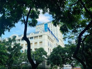 Phòng Deluxe Giường Đôi Có Ban Công (Deluxe Double Room with Balcony)