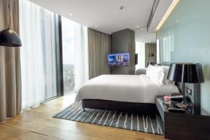 One Bedroom Suite with lounge access City View room in Amman Rotana