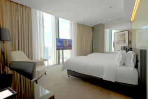 Twin Bed with Club Lounge Access City View room in Amman Rotana