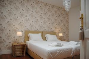Standard Triple Room with Shared Bathroom room in The Sky Lofts Lisbon - Guesthouse