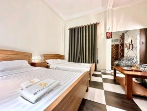 Phòng Gia Đình 102 (Family Room 102)