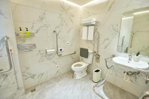 Deluxe giường đơn Có ban công (Deluxe Single Balcony)
