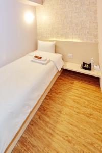 Phòng đơn dành cho nam có phòng tắm chung (Male Single Room with Shared Bathroom)