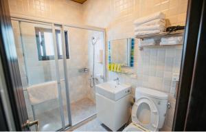 Phòng 4 người có phòng tắm (Quadruple Room with Bathroom)