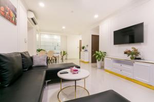 Căn Hộ 2 Phòng Ngủ Nhìn Ra Sông (Two-Bedroom Apartment with River View)